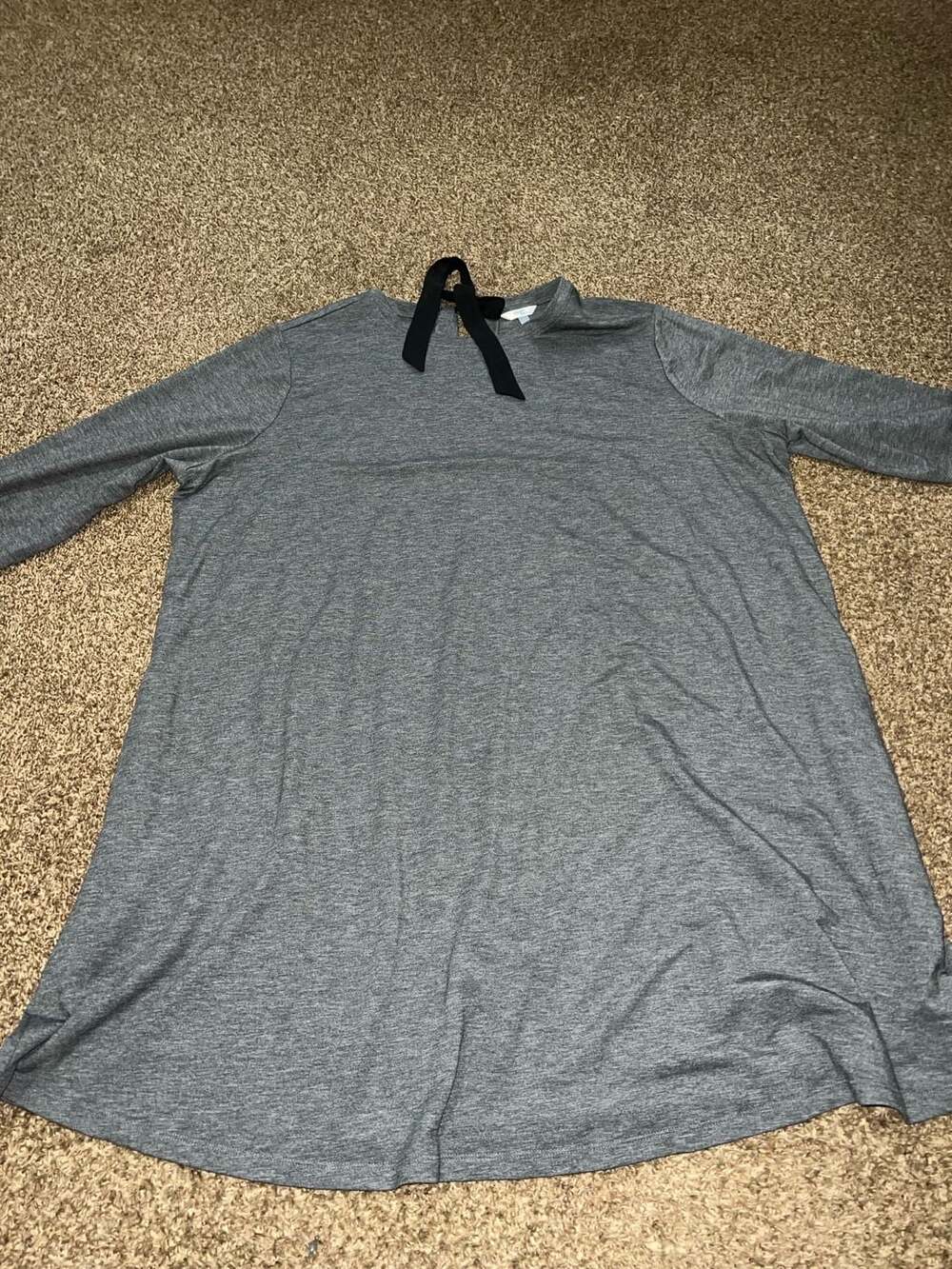 Terra & Sky Women's Plus Size Gray Swing Tunic Top with Black Back Bow Detail